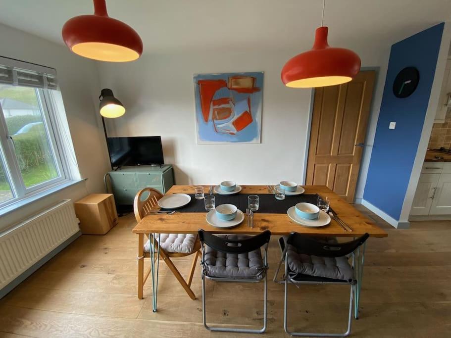 Bungalow, Mountain And Sea Views Parking * Aberdyfi