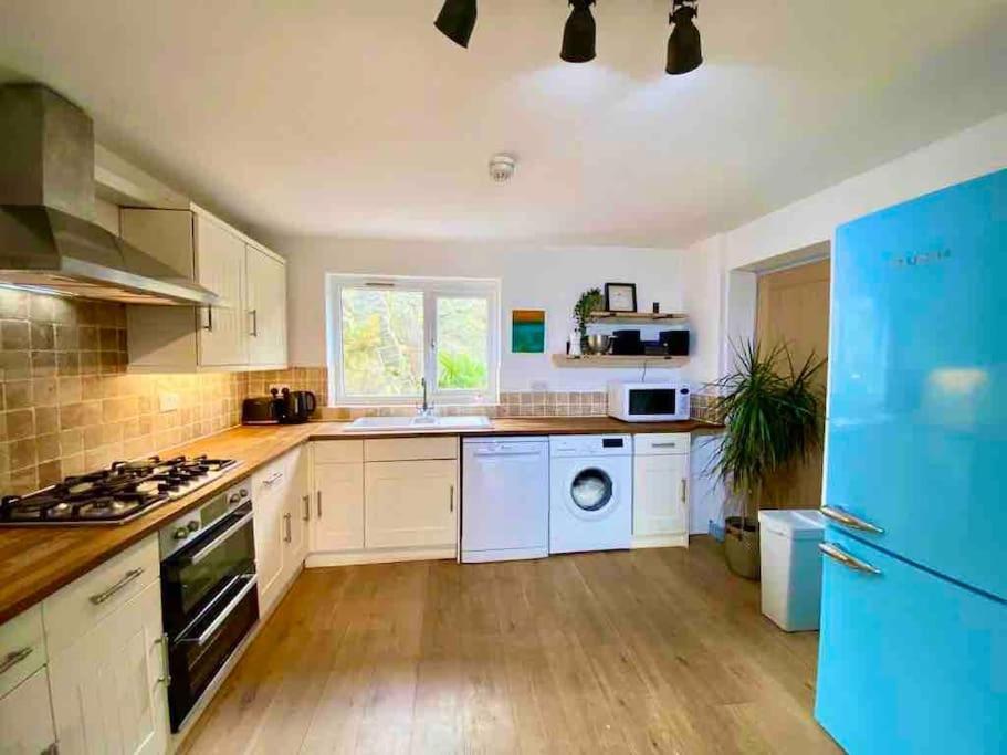 Bungalow, Mountain And Sea Views Parking Holiday home