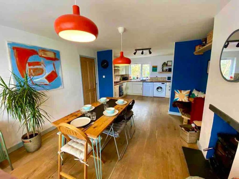 Bungalow, Mountain And Sea Views Parking Holiday home *